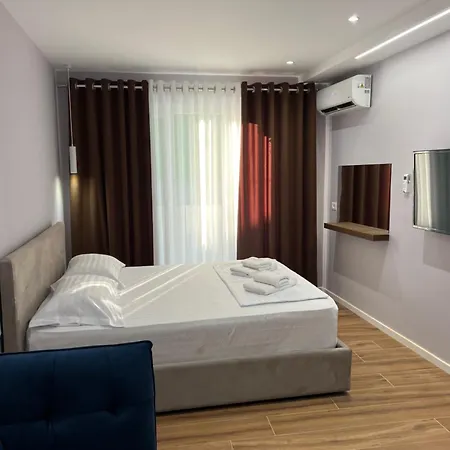 Cozy Near Center *