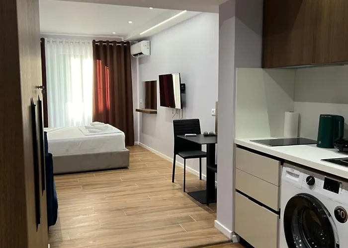 Cozy Near Center *